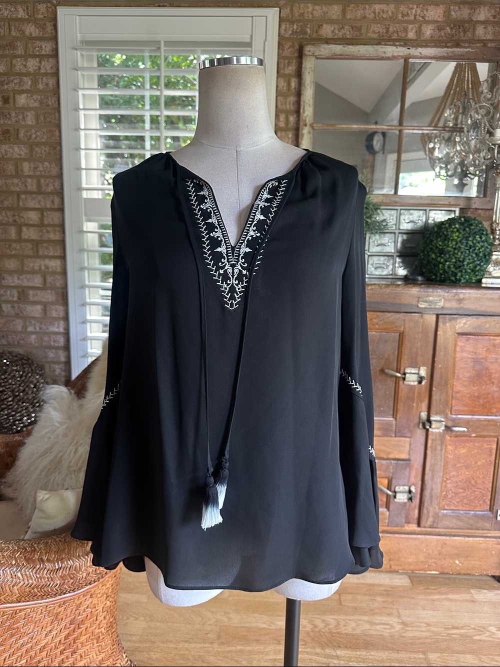 KOBI HALPERIN BLACK BLOUSE SMALL BELL SLEEVE EXCELLENT